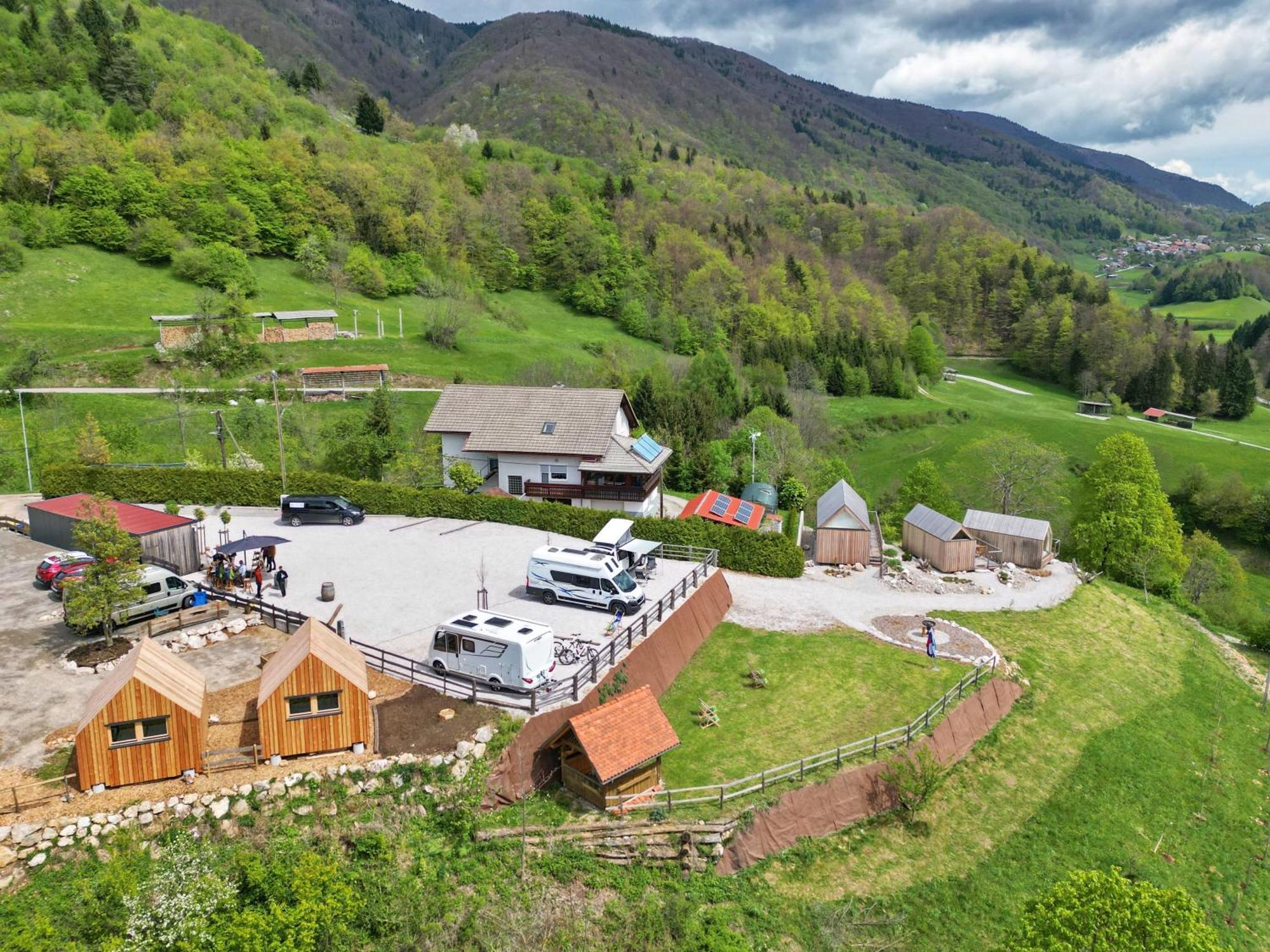 Hotel Golife Center Glamping Laze v Tuhinju Exterior foto